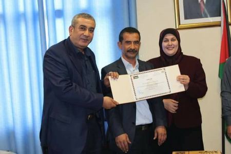 تكريم هبة ناصر جرار تقديرا لجهودها التربوية